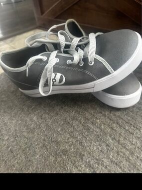 Womens Gray Heely Lace-Up Sneakers